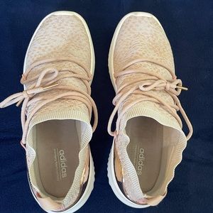 Adidas Women’s Ultimamotion EE9100 Pink Running Shoes Size 10